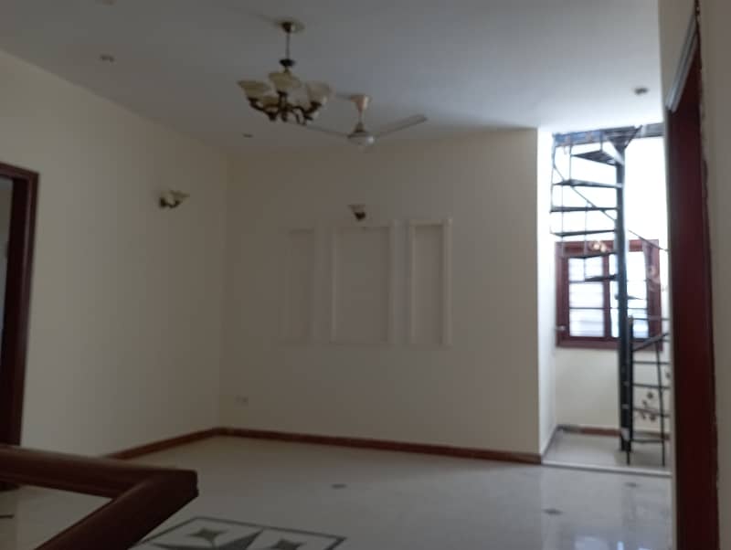 BUNGALOW AVILABLE FOR RENT 4