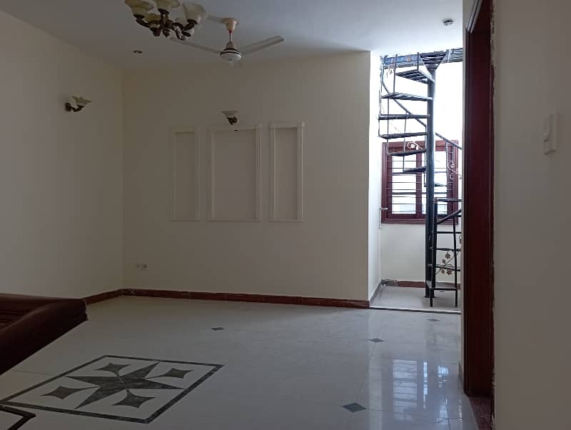 BUNGALOW AVILABLE FOR RENT 5