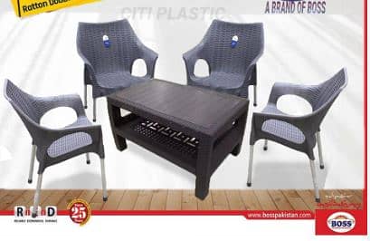 4 Plastic chairs with table for sale 0