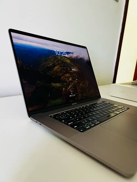 Macbook Pro 16 inch 2019- 16 GB Ram- 512 GB SSD 2
