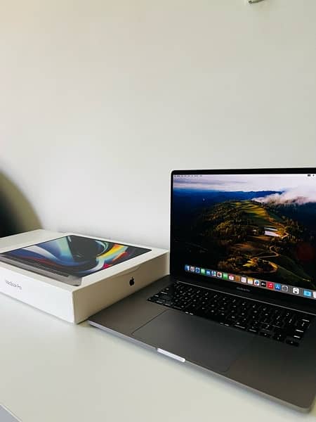 Macbook Pro 16 inch 2019- 16 GB Ram- 512 GB SSD 12