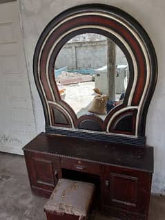 Dressing Table in Good Condition  For Sale