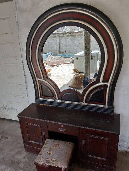 Dressing Table in Good Condition  For Sale 0