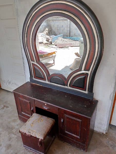 Dressing Table in Good Condition  For Sale 1