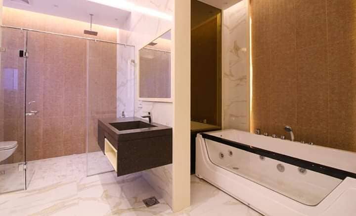 1 Kanal Facing Park - Bedrooms: 5 spacious bedrooms with stylish attached shower Closets Jaccuzi baths offering comfort and privacy for residents. 12