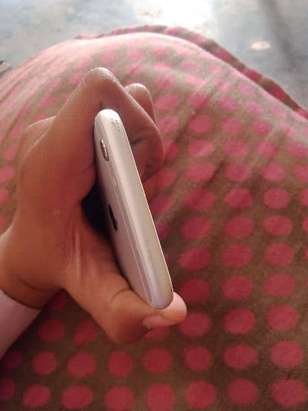 i am selling my iPhone 6s non pta approved 3