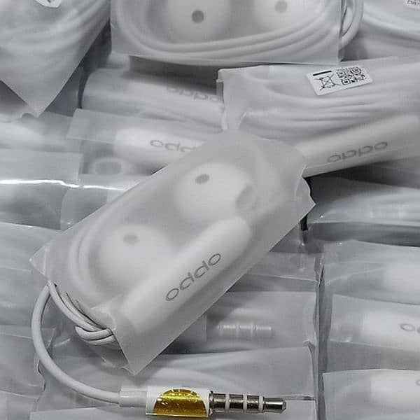 Bundle of oppo hands free 0