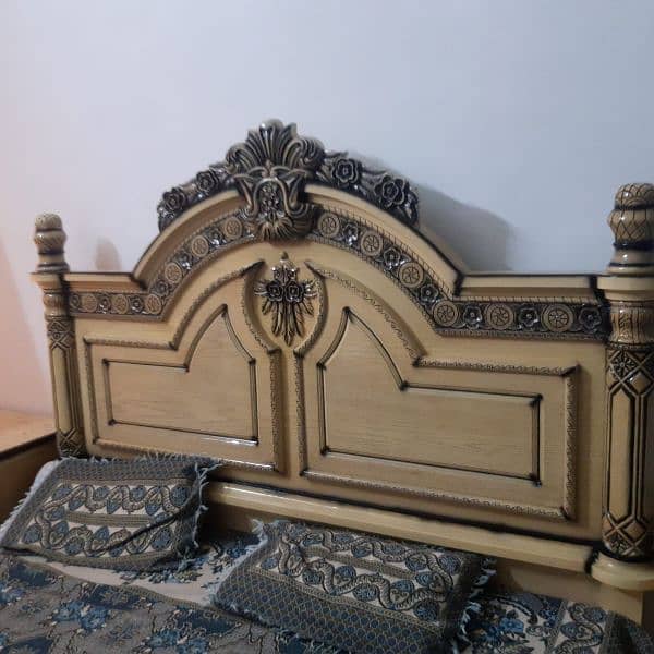 Almost brand new Bed set with Dressing Table 2