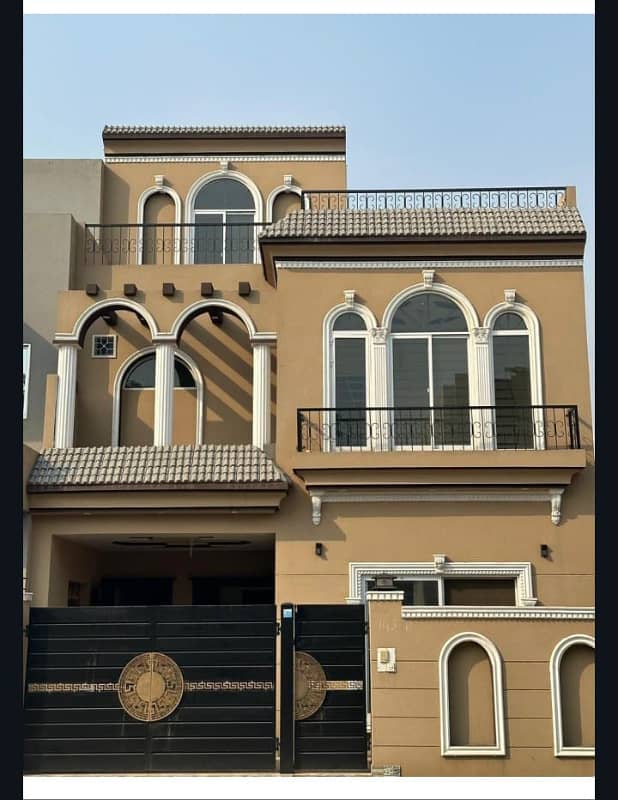 5 MARLA USED MOST BEAUTIFUL PRIME LOCATION HOUSE FOR SALE IN NEW LAHORE CITY PH 2. 0