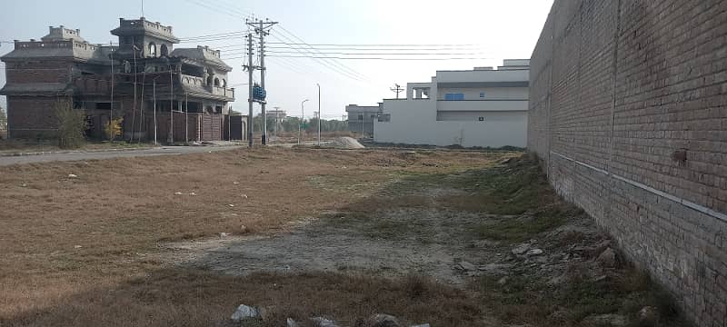 5 Ideally Located Plot Available At 
Icon Valley
 B Block 7