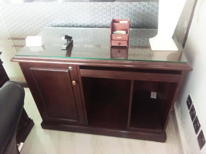 3 table 1  side table 3 chairs are available location  defence road 3