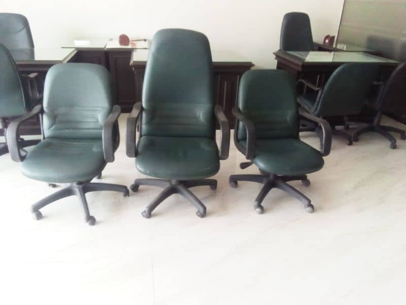 3 table 1  side table 3 chairs are available location  defence road 4