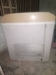 old model washing machine and drayer. 0