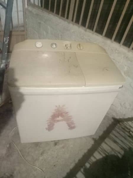 old model washing machine and drayer. 2