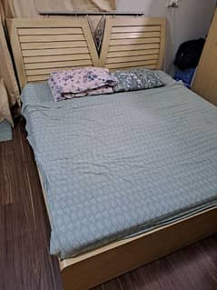 bed with mattress and 3 dor almari