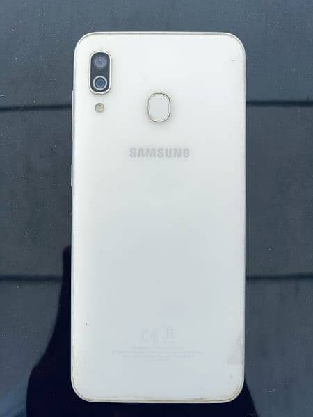 Samsung Galaxy A30 1
