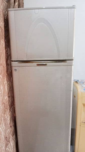 dawlance refrigerator in very good condition 0