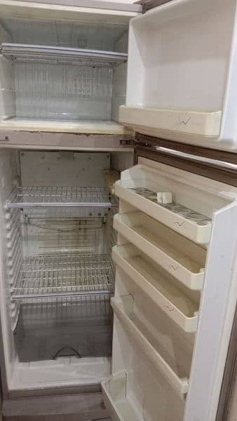 dawlance refrigerator in very good condition 4