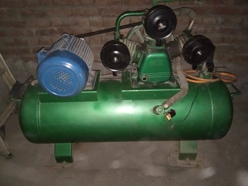 air compressor, 450 litters  good condition 0