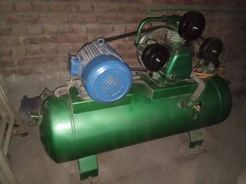 air compressor, 450 litters  good condition 2