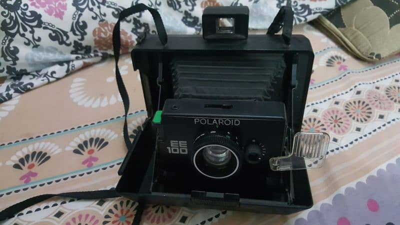 Vintage Polaroid Camera 0