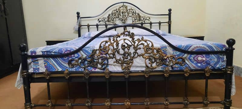 King Size Iron Bed 0