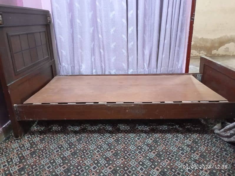 wooden single bed 9/10 condition 1