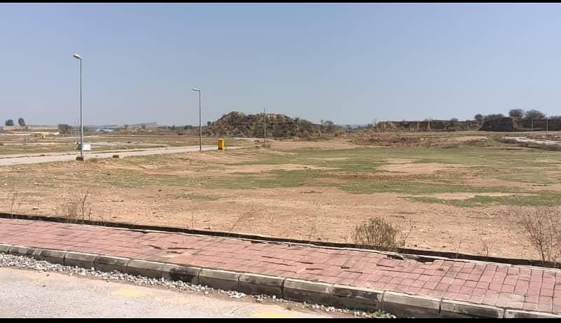 BAHRIA TOWN - PRECINCT 6, 10 OUTSTANDING LOCATION DEVELOPED STREET & PLOT FOR SALE 1