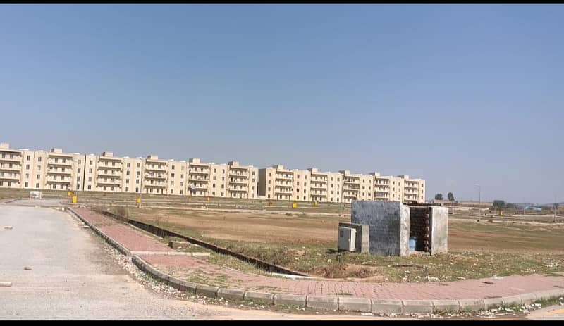 BAHRIA TOWN - PRECINCT 6, 10 OUTSTANDING LOCATION DEVELOPED STREET & PLOT FOR SALE 3
