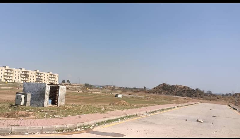 BAHRIA TOWN - PRECINCT 6, 10 OUTSTANDING LOCATION DEVELOPED STREET & PLOT FOR SALE 5