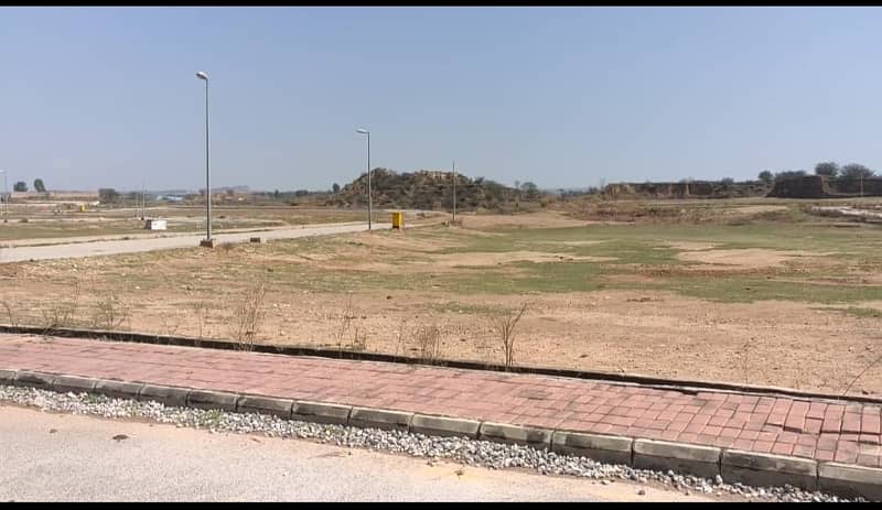 BAHRIA TOWN - PRECINCT 6, 10 OUTSTANDING LOCATION DEVELOPED STREET & PLOT FOR SALE 7