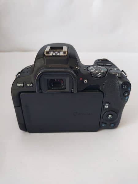 Canon 200D with 2 lens dual mic full package 5