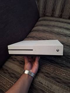 xbox one S with controller charger