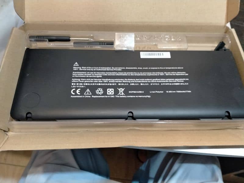 MacBook pro 17 inch Laptop Battery 1
