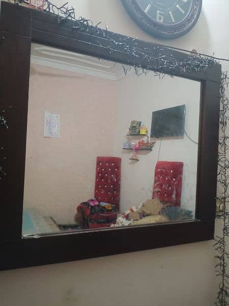 I am selling good condition mirror 0