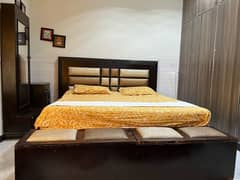Bed set with spring mattress
