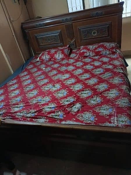 Used wood Bed and drasaing table 2pcs side table of bed 0