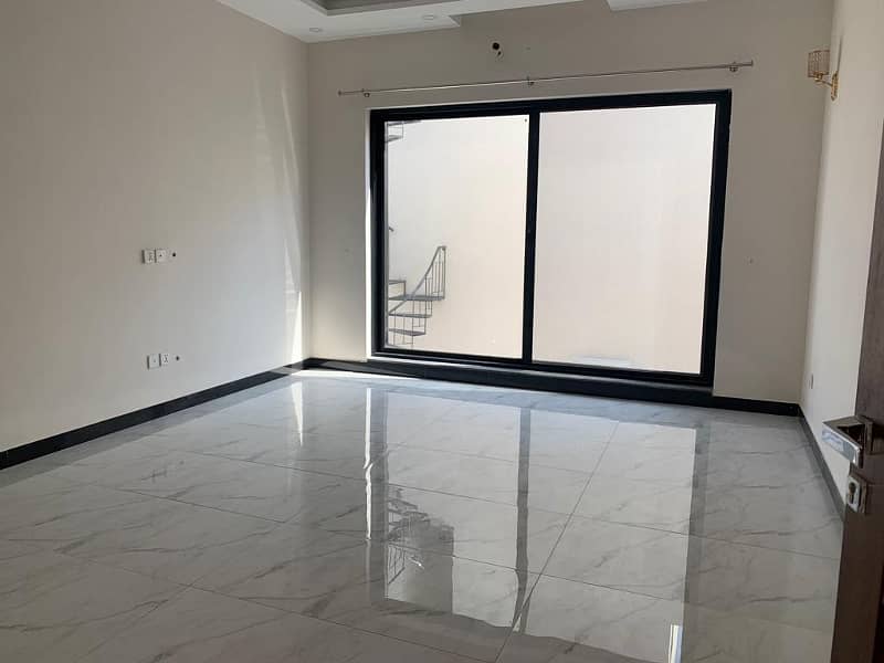 16 Marla Upper Portion For Rent Perfect Location M3 Lake City Lahore 8