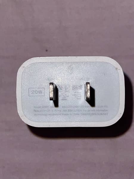 Apple Type-C 20W Fast Charger. 3