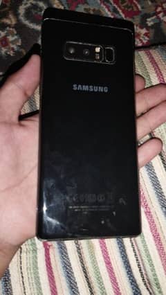 Samsung note 8 upar wala gilas thoda sa side se tuta hua hai