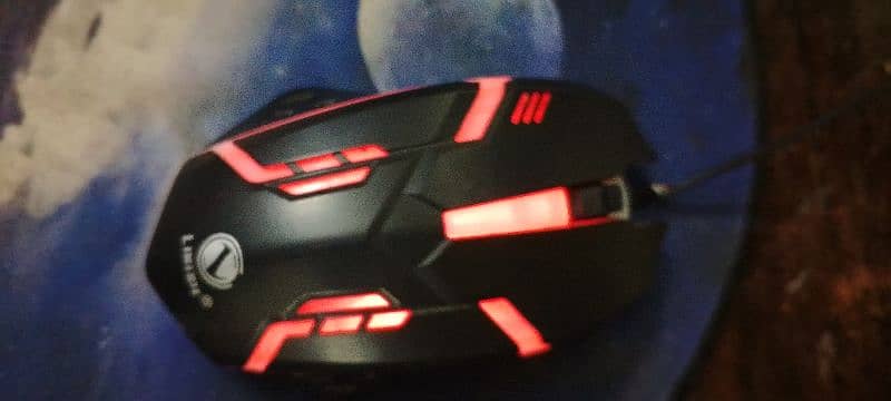 "Dominate with Precision: Gaming Mouse" 7