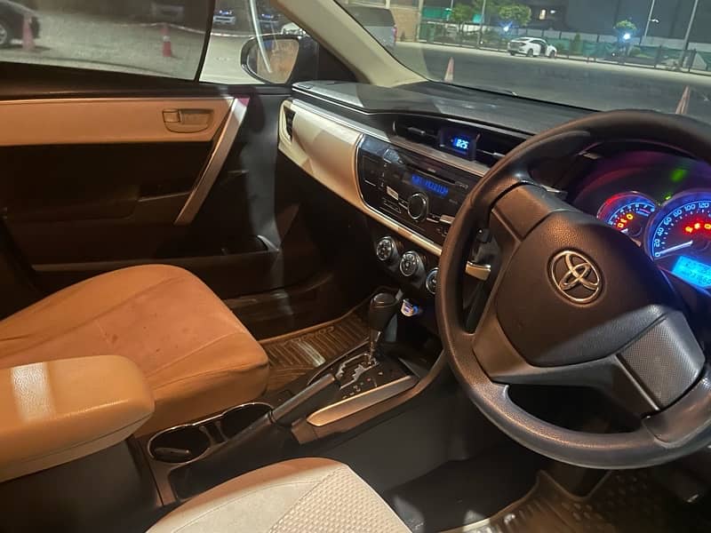 Toyota Corolla GLI 2017 ( Automatic ) 10