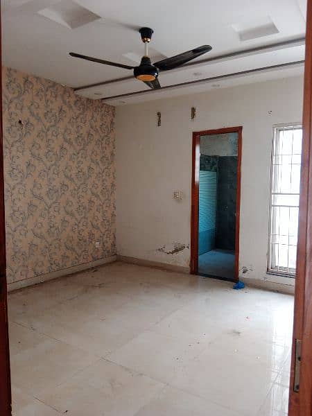8 Marla upper portion for Rent kb colony Lahore 3