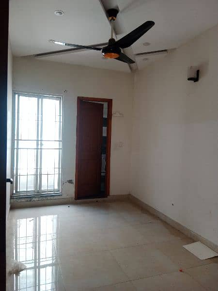 8 Marla upper portion for Rent kb colony Lahore 4