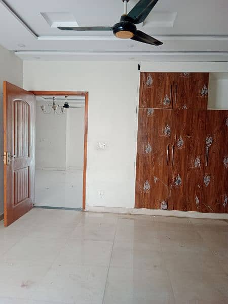 8 Marla upper portion for Rent kb colony Lahore 6