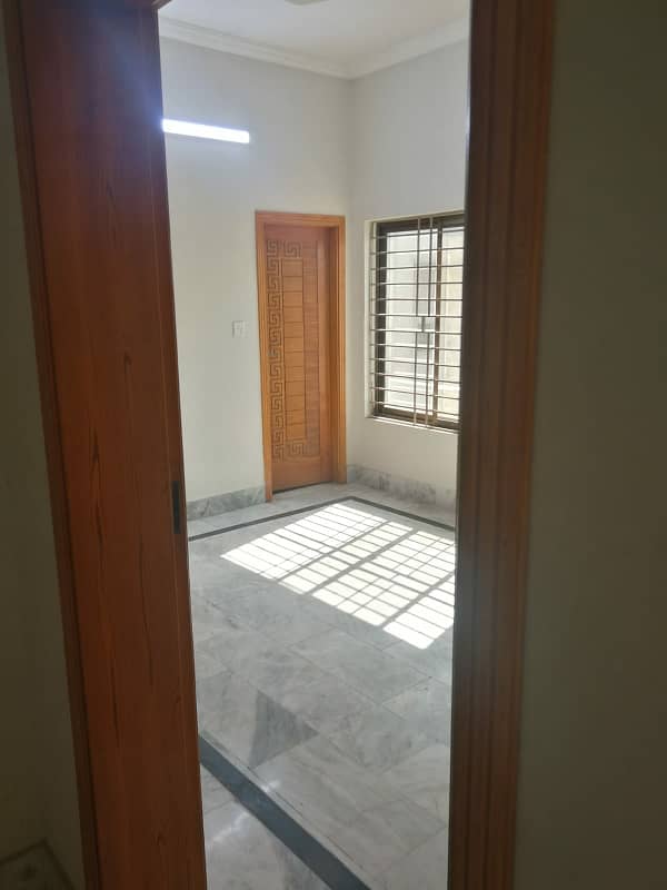 BEAUTIFUL UPPER PORTION FOR RENT 5