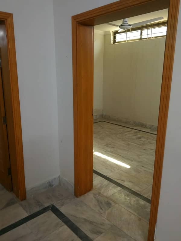 BEAUTIFUL UPPER PORTION FOR RENT 6