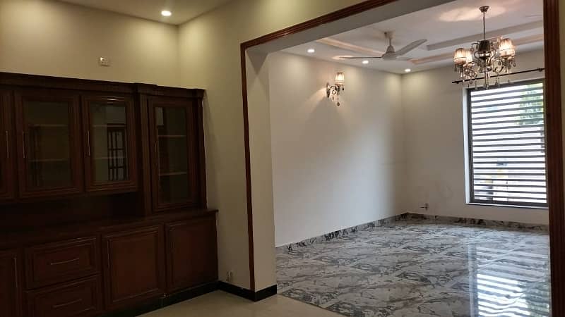 BEAUTIFUL UPPER PORTION AVAIL FOR RENT 4