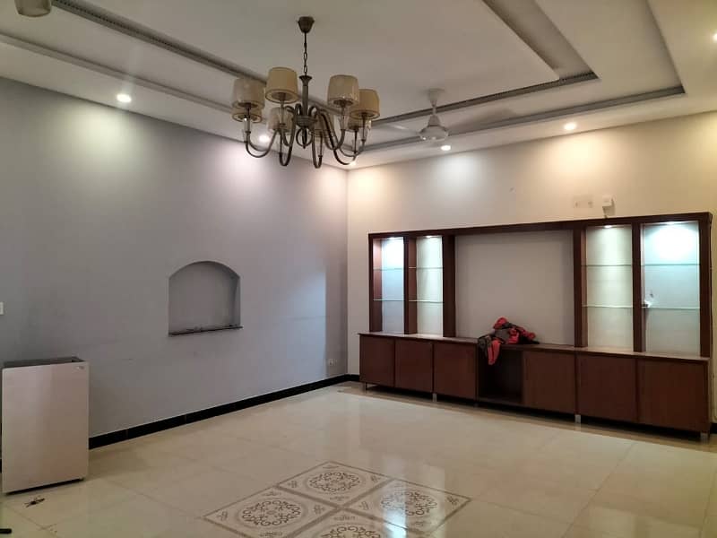 BEAUTIFUL UPPER PORTION AVAIL FOR RENT 6
