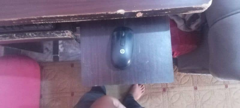 Dell Optiplex 3010 with LED keyboard mouse and table 5